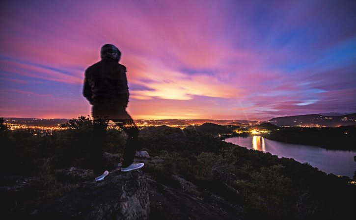 山前的麋鹿山后的狼 山前梅鹿山后狼